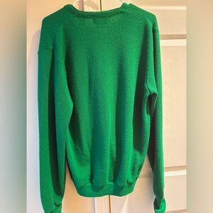 Izod Men's Vibrant Green Crewneck Sweater